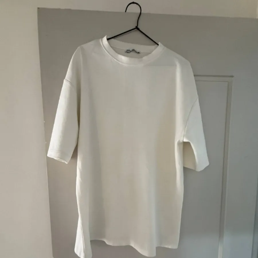تیشرت سفید ZARA چهارفصل