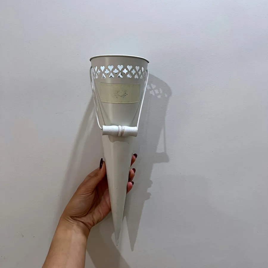 گلدان ایکیا مخروطی