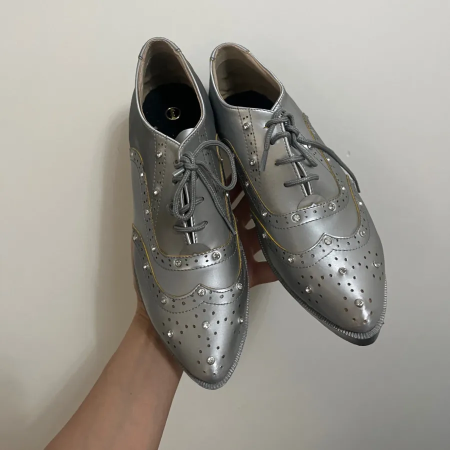 کفش نقره ای