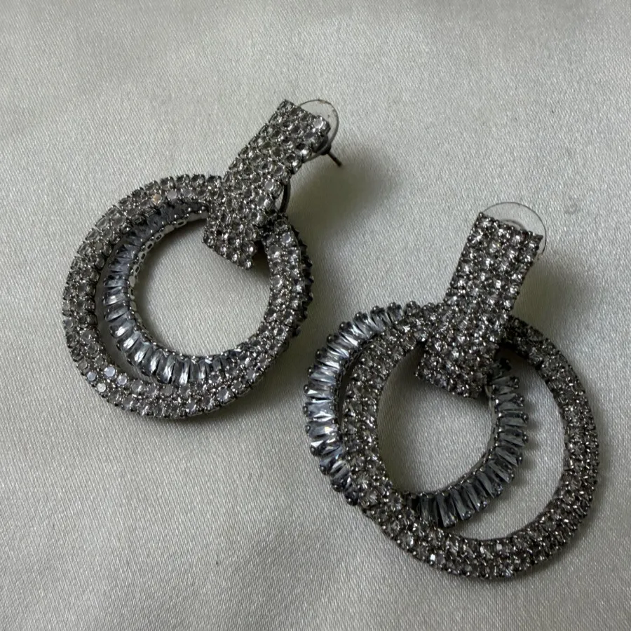 گوشواره نگینی