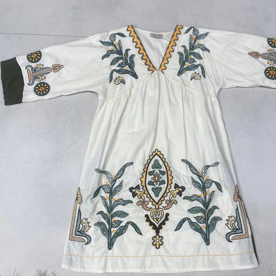 پیراهن گلدوزی شده زنانه