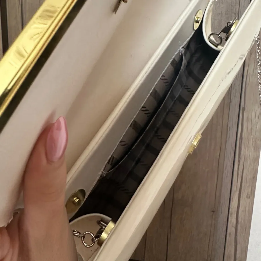 کیف مجلسی شیری رنگ