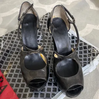 کفش پاشنه بلند