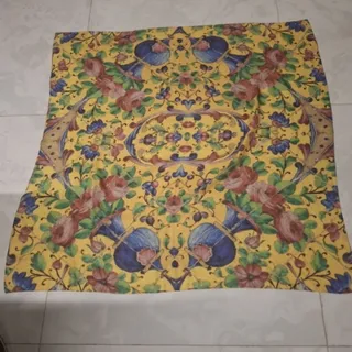 روسری نخی طرح کاخ گستان
