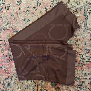 روسری قواره دار فرگامو