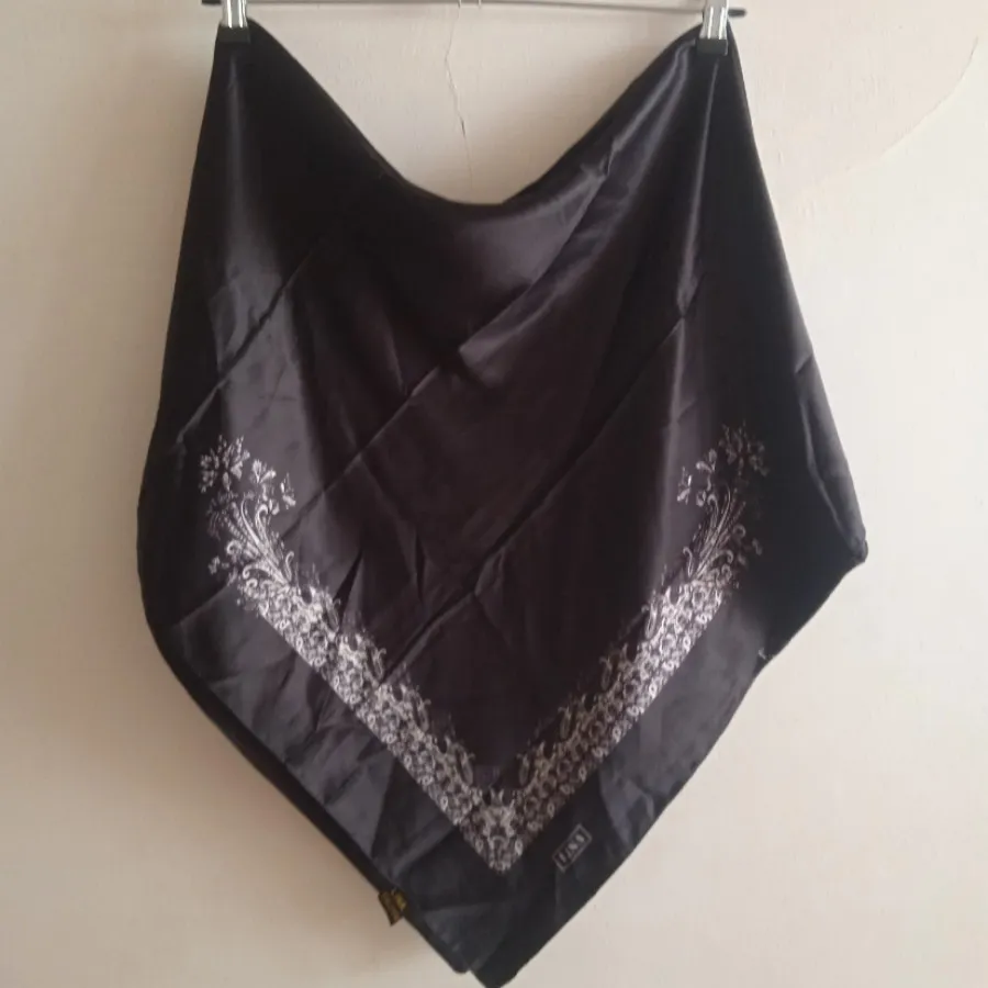 روسری ساتن مشکی