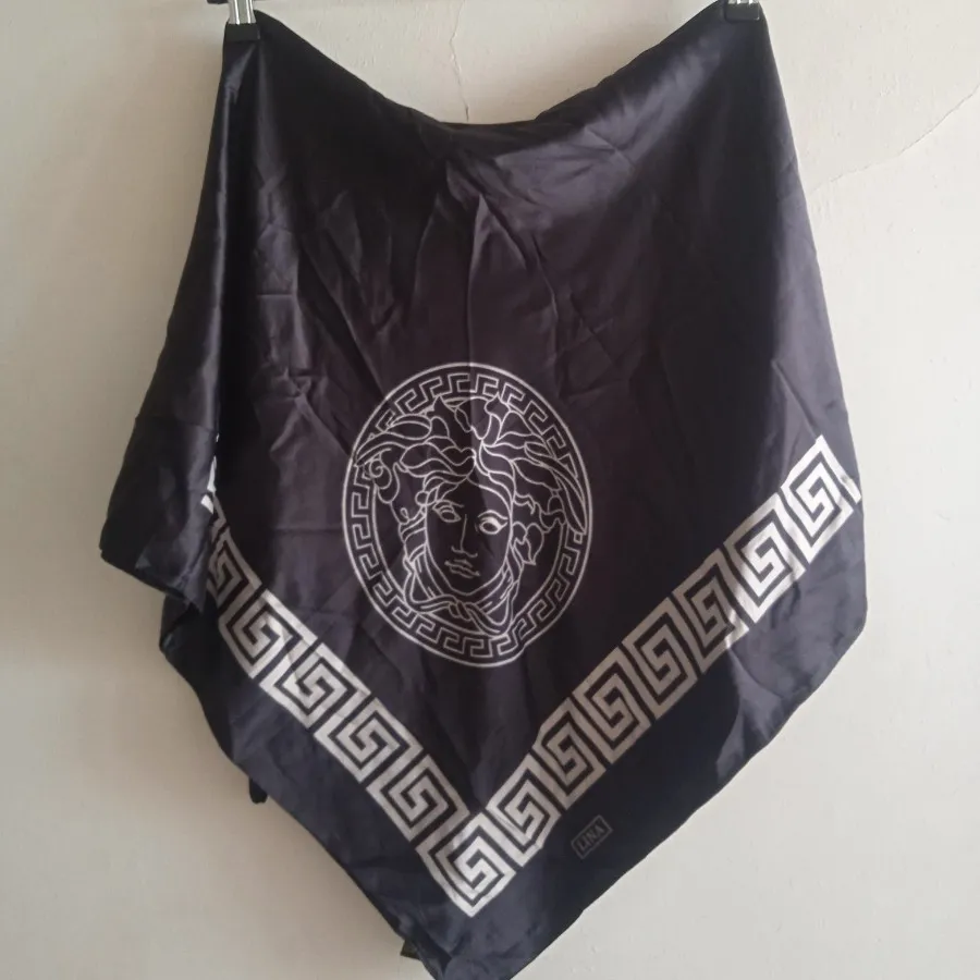 روسری ساتن مشکی
