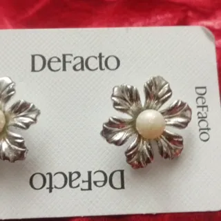 گوشواره DeFacto
