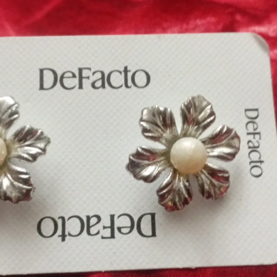 گوشواره DeFacto