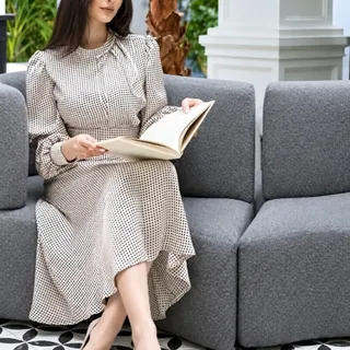 پیراهن خال خال کرم رنگ