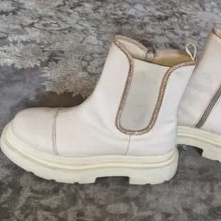 بوت سایز 37