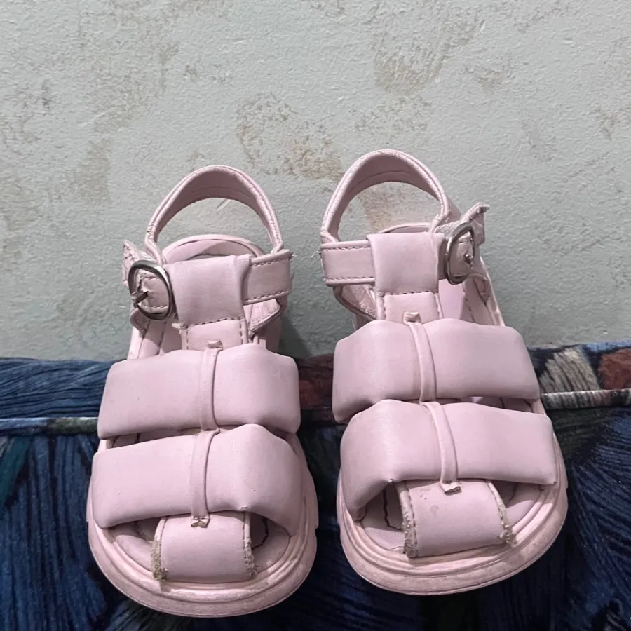 کفش بچگانه وارداتی
