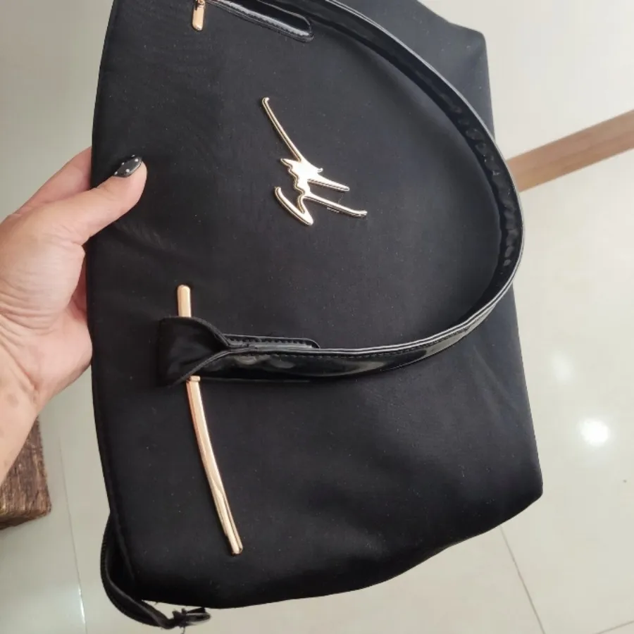 کیف دوشی تقریبا بزرگ