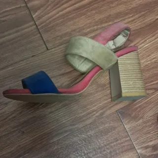 کفش پاشنه مکعبی