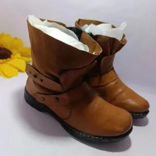 نیم بوت چرم