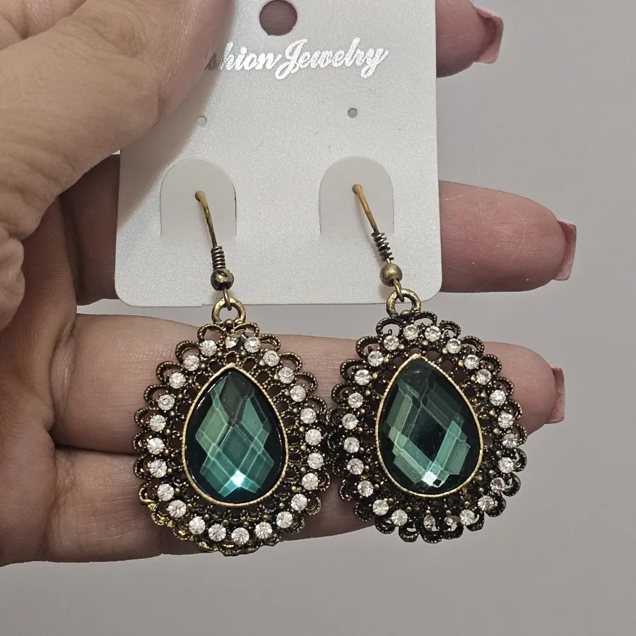 گوشواره طرح زمردی