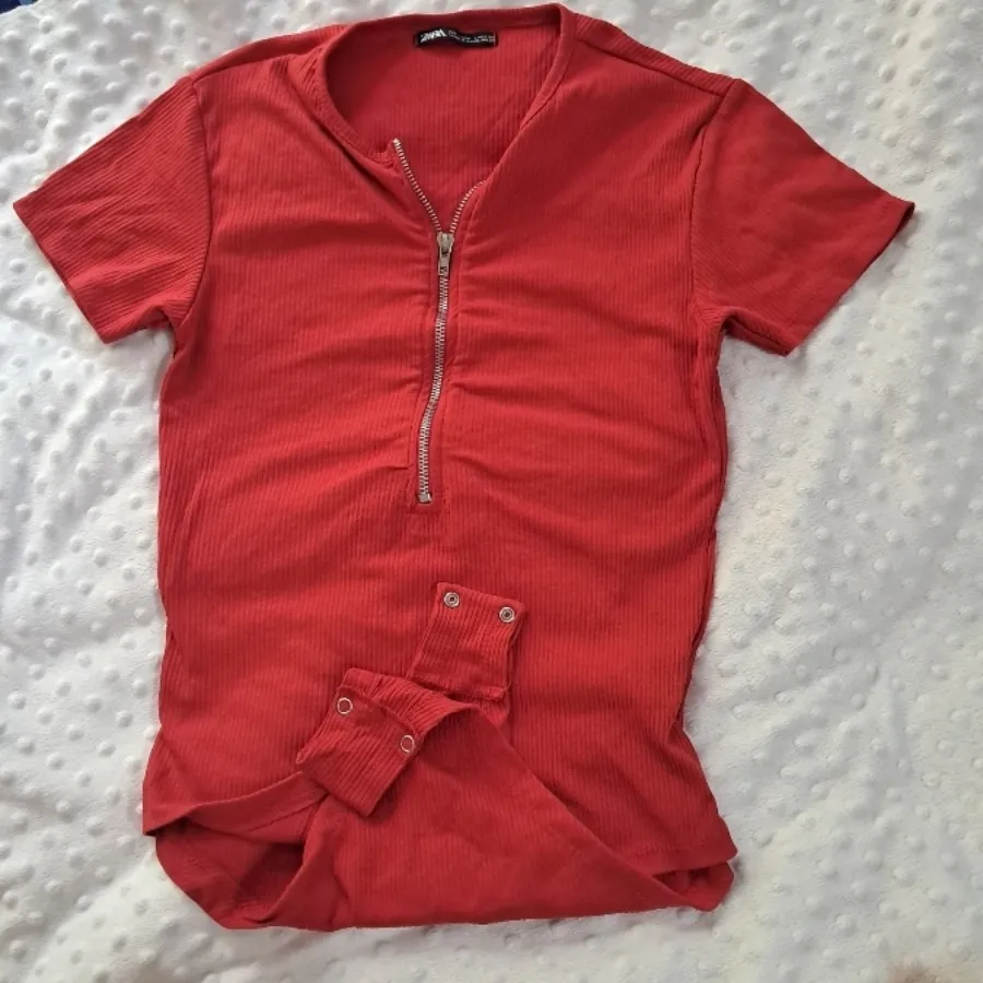 بادی قرمز zara