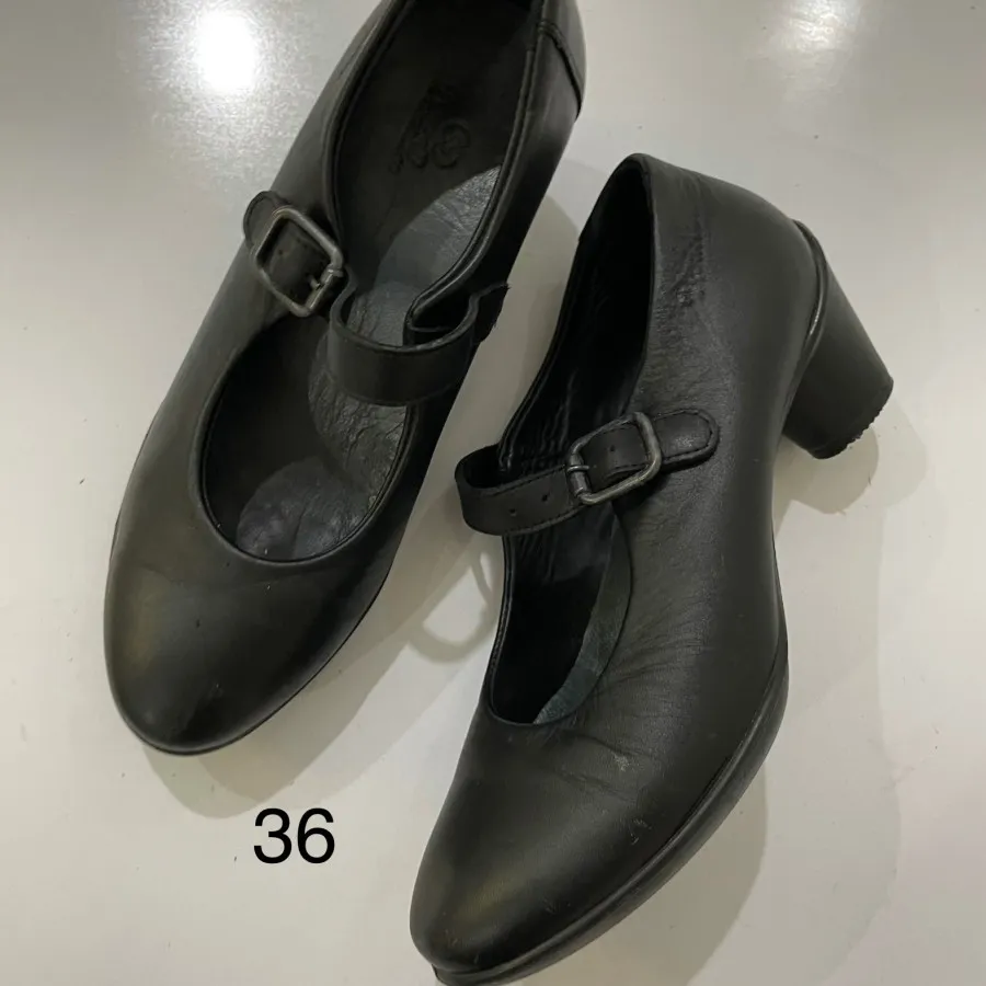 کفش چرم دنیلی
