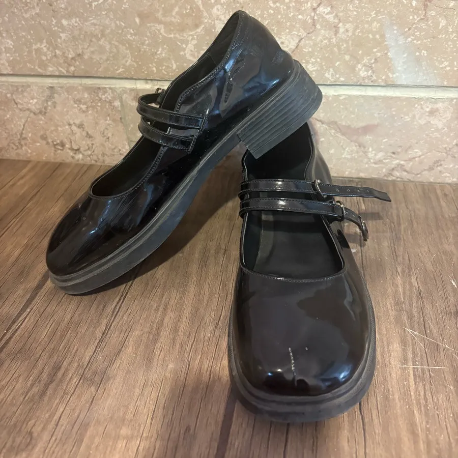 کفش عروسکی