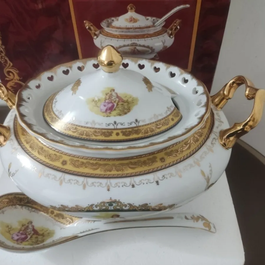 آجیل خ یا شکلات خوری