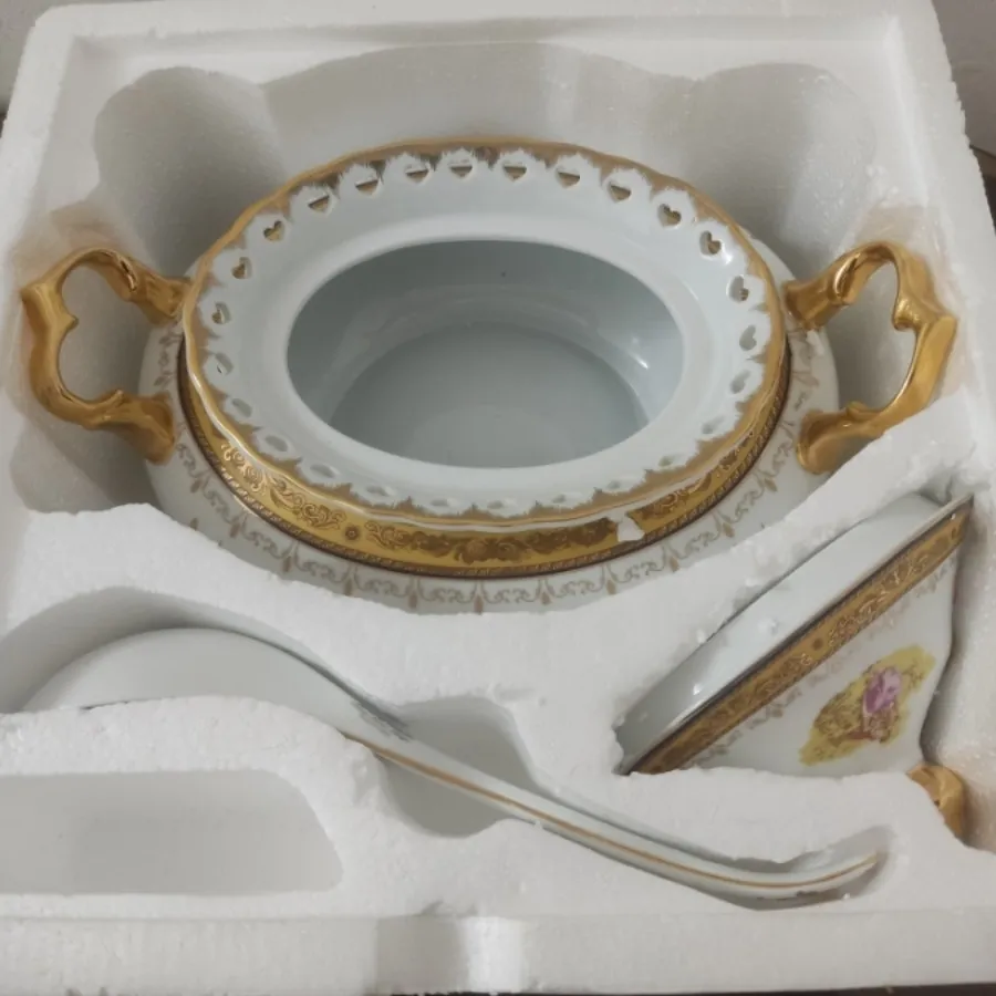 آجیل خ یا شکلات خوری
