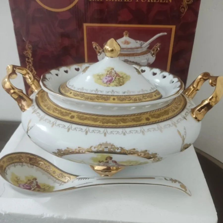 آجیل خ یا شکلات خوری