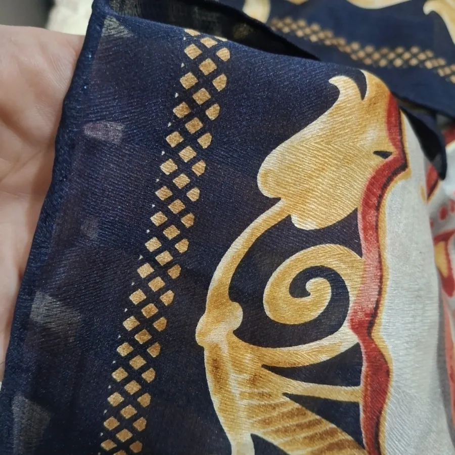 روسری ابریشمی