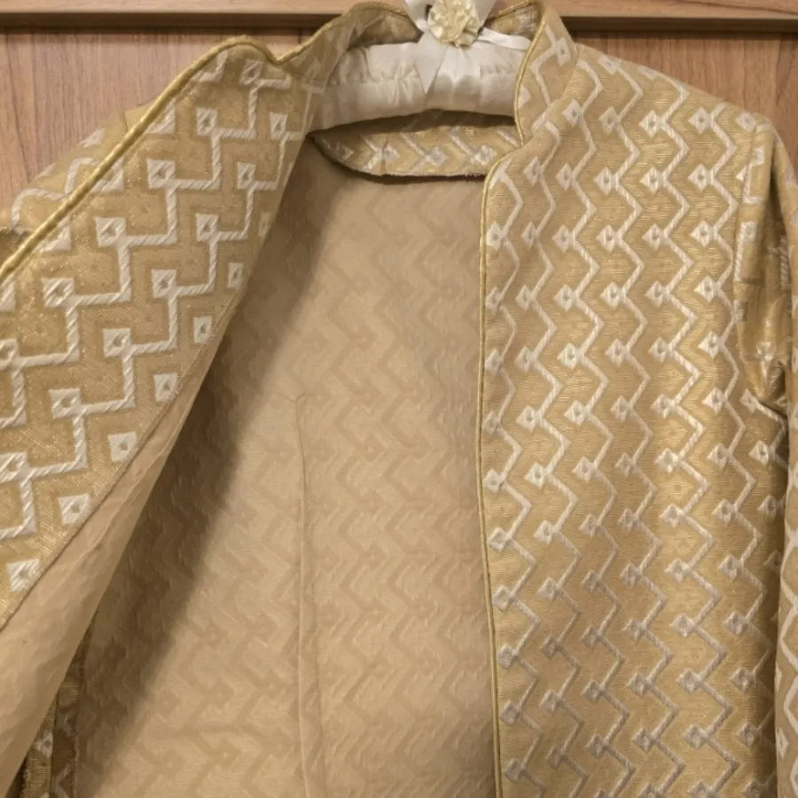 کت ژاگارد طلایی