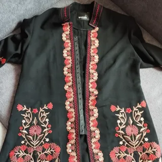 مانتو گلدوزی مشکی