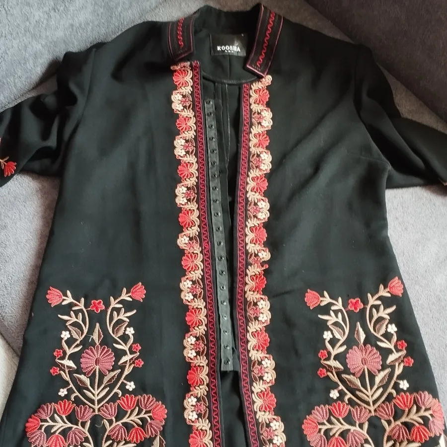 مانتو گلدوزی مشکی