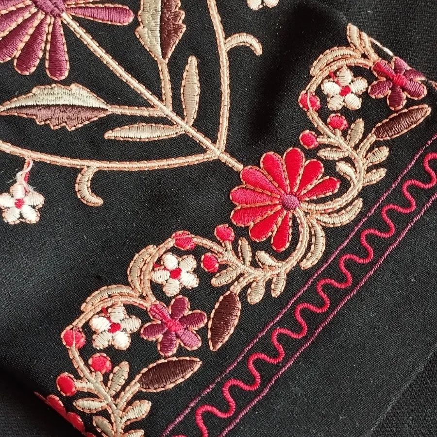 مانتو گلدوزی مشکی