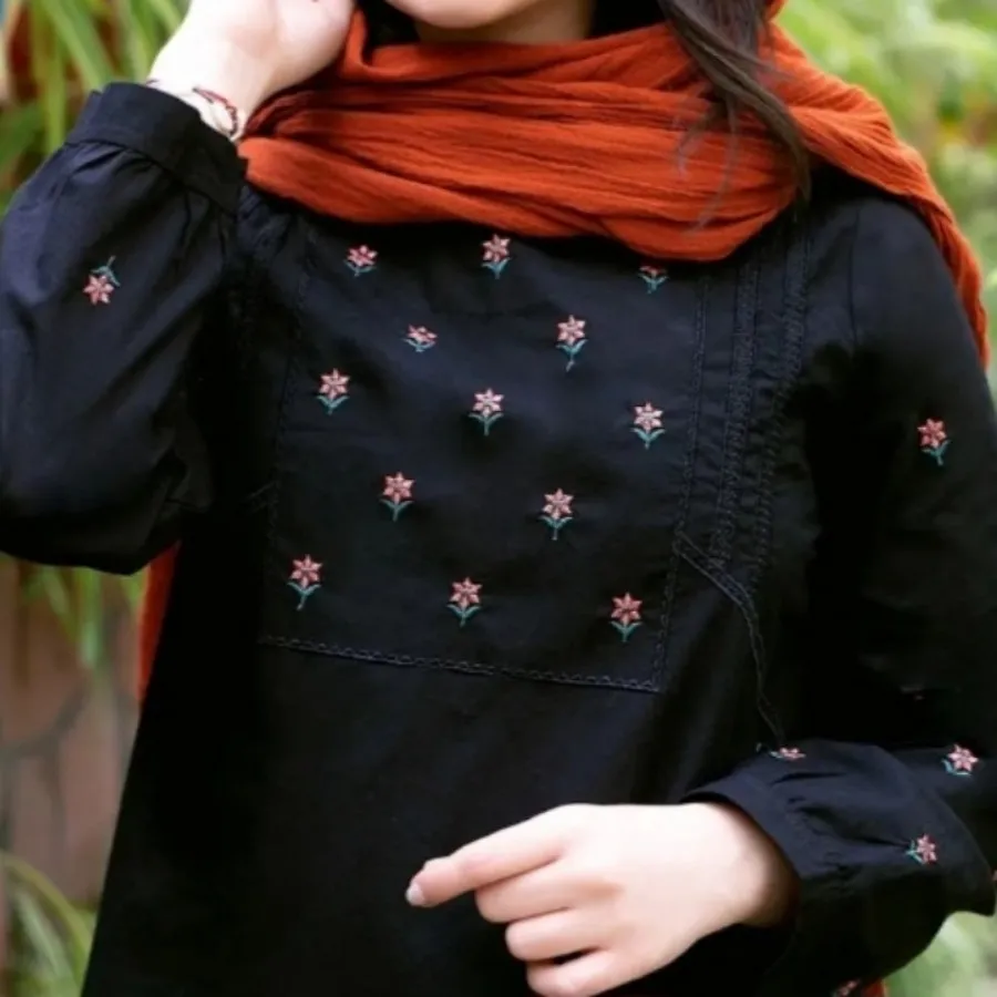 شومیز مانتو مشکی گلدوزی