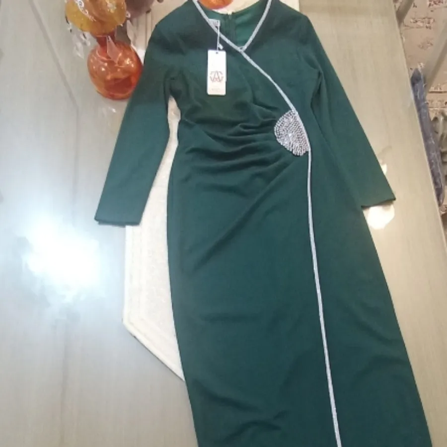 پیراهن مجلسی پوشیده