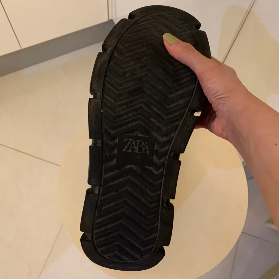 کتونی زارا