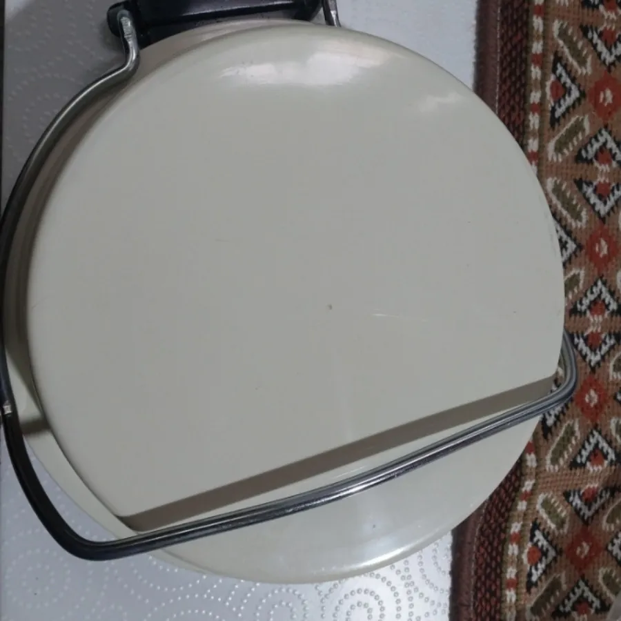 ترازوی دیواری قدیمی