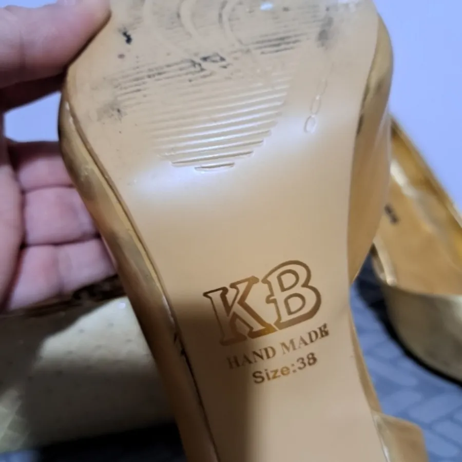کیف و کفش طلایی