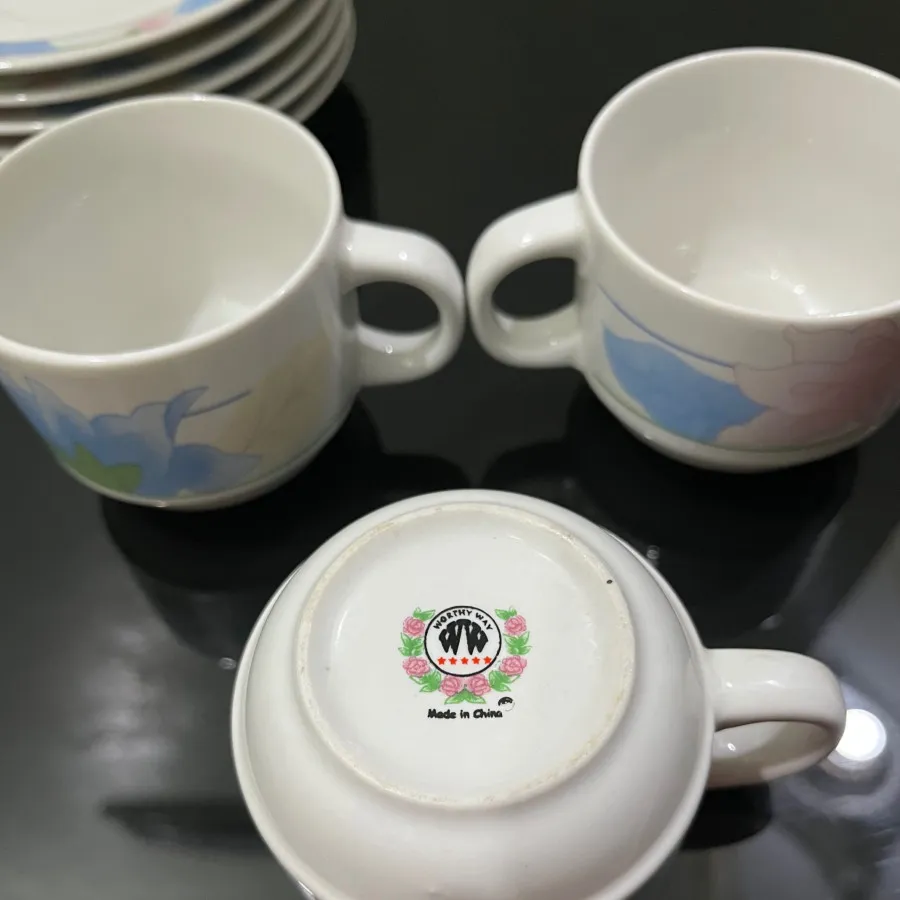 فنجان و نعلبکی قدیمی