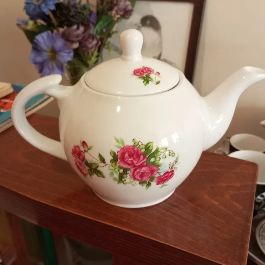 قوری چینی گل سرخ