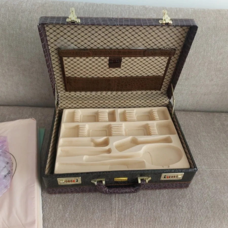 چمدان سرویس قاشق وچنگال