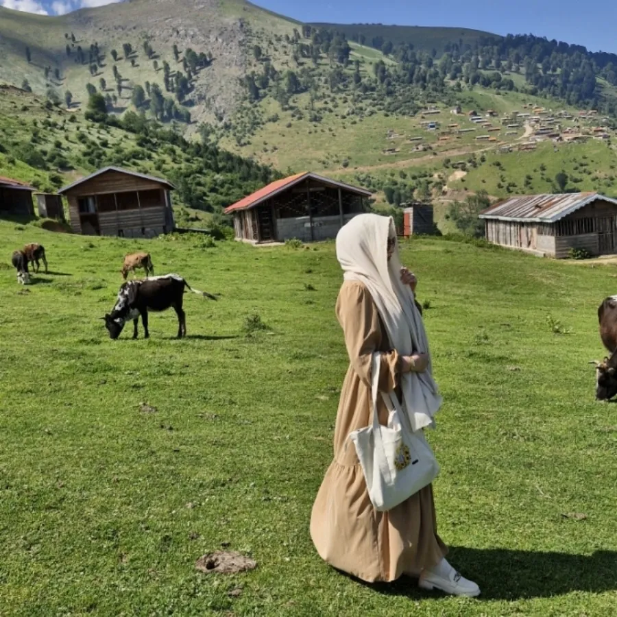 پیراهن بلند کرمی