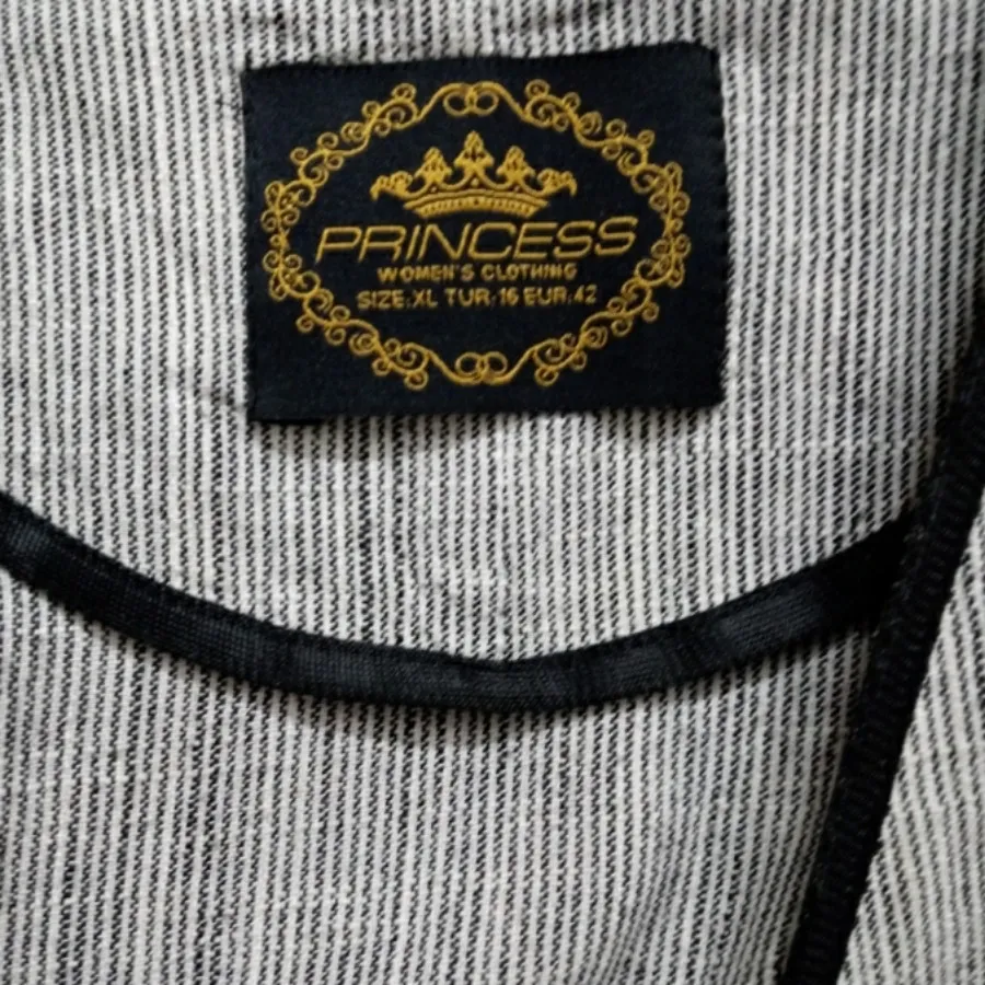 مانتو سفید مشکی