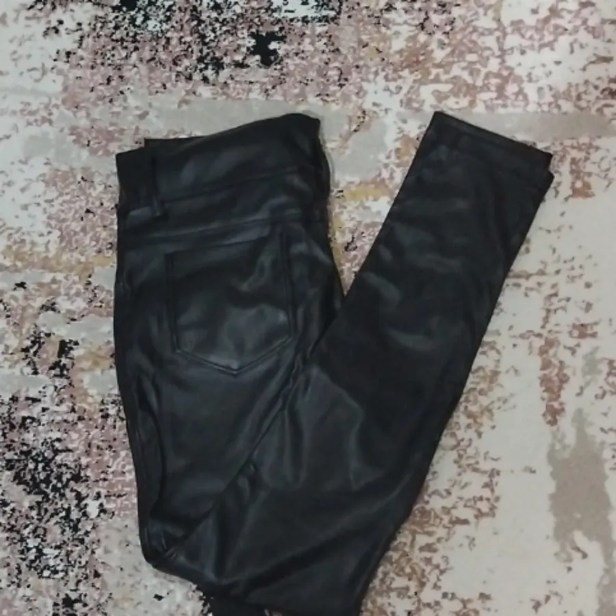 شلوار چرم