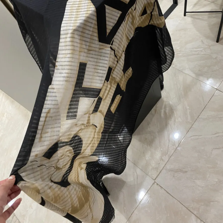 شال chanel