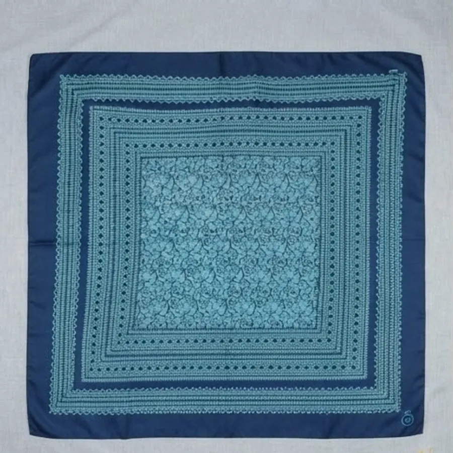 روسری ابریشمی طرح کلاسیک