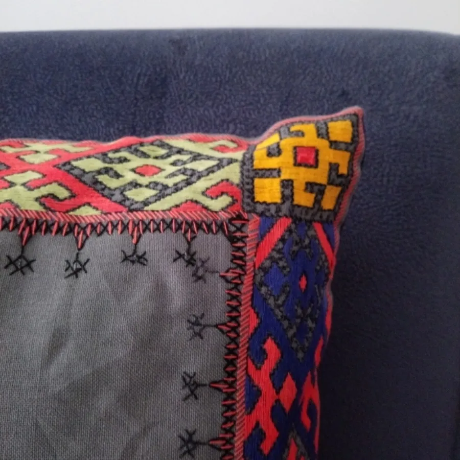 کاور کوسن سوزن دوزی