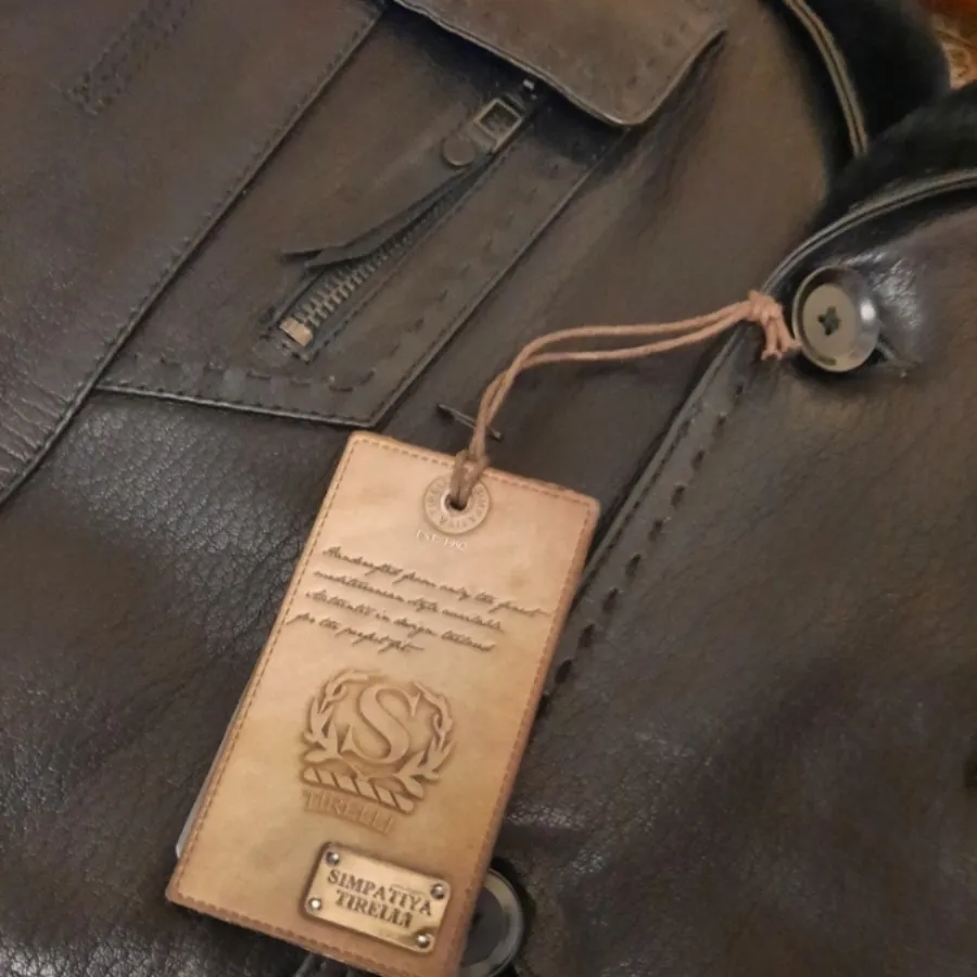 کاپشن چرم طبیعی Tirelli