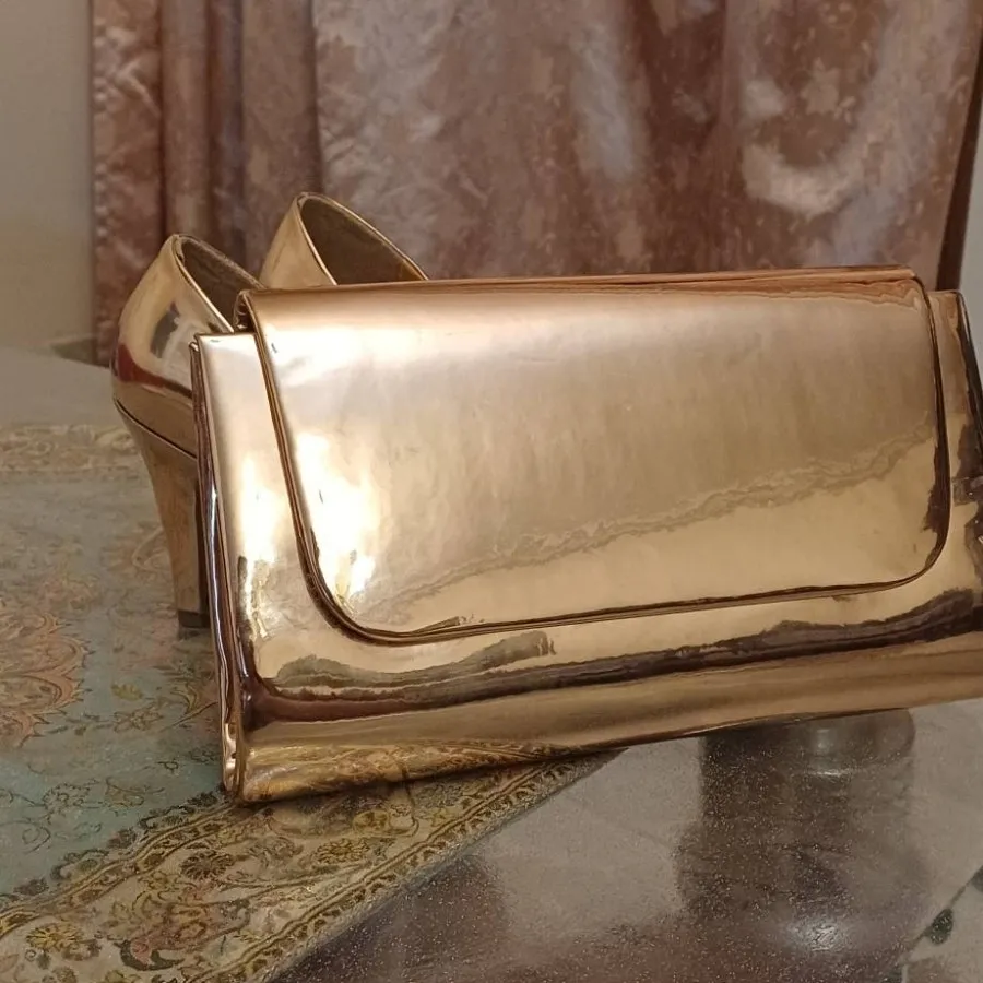 کیف و کفش ورنی