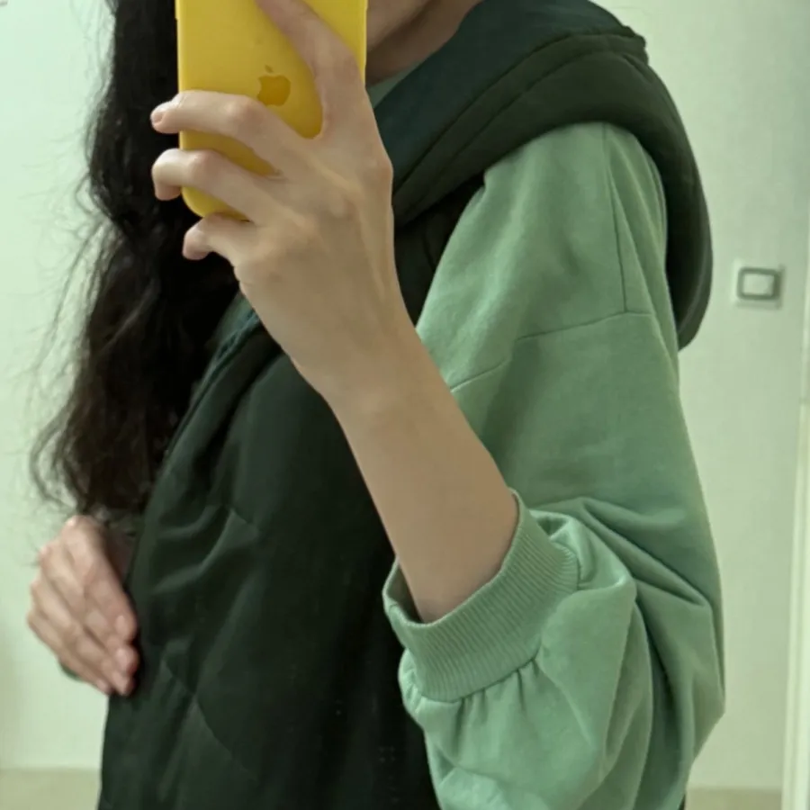 کاپشن کلاه دار سبز?