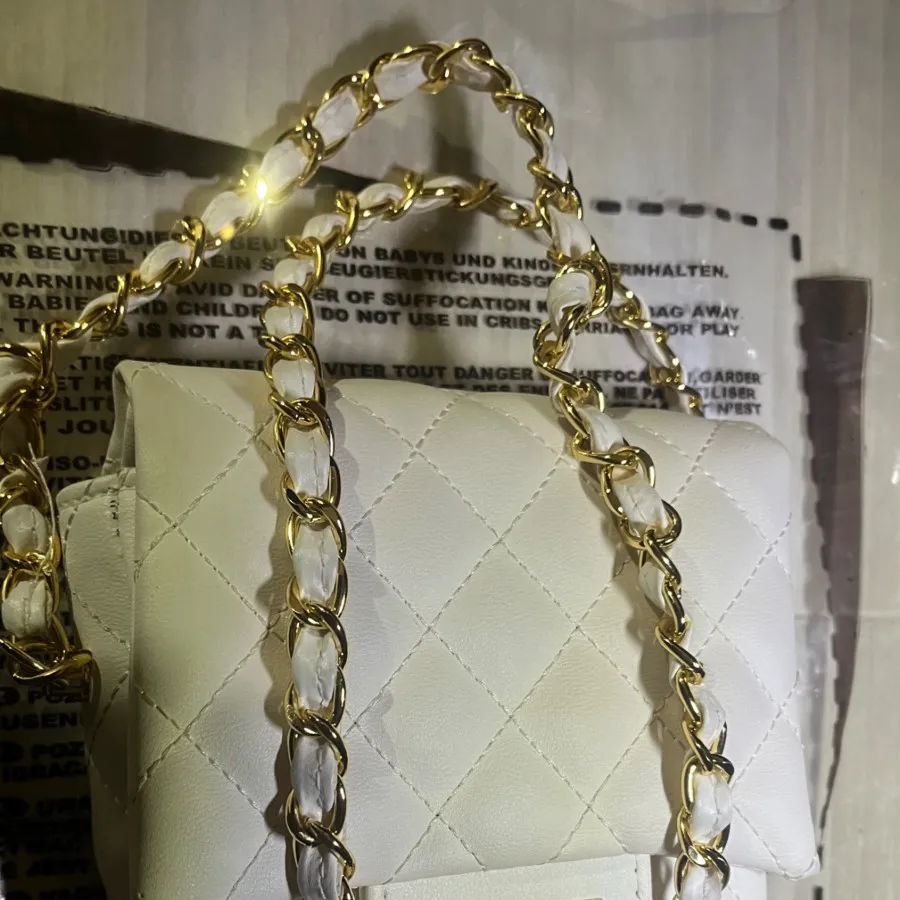 کیف سفید