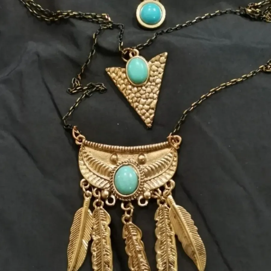 رو لباس سنتی و